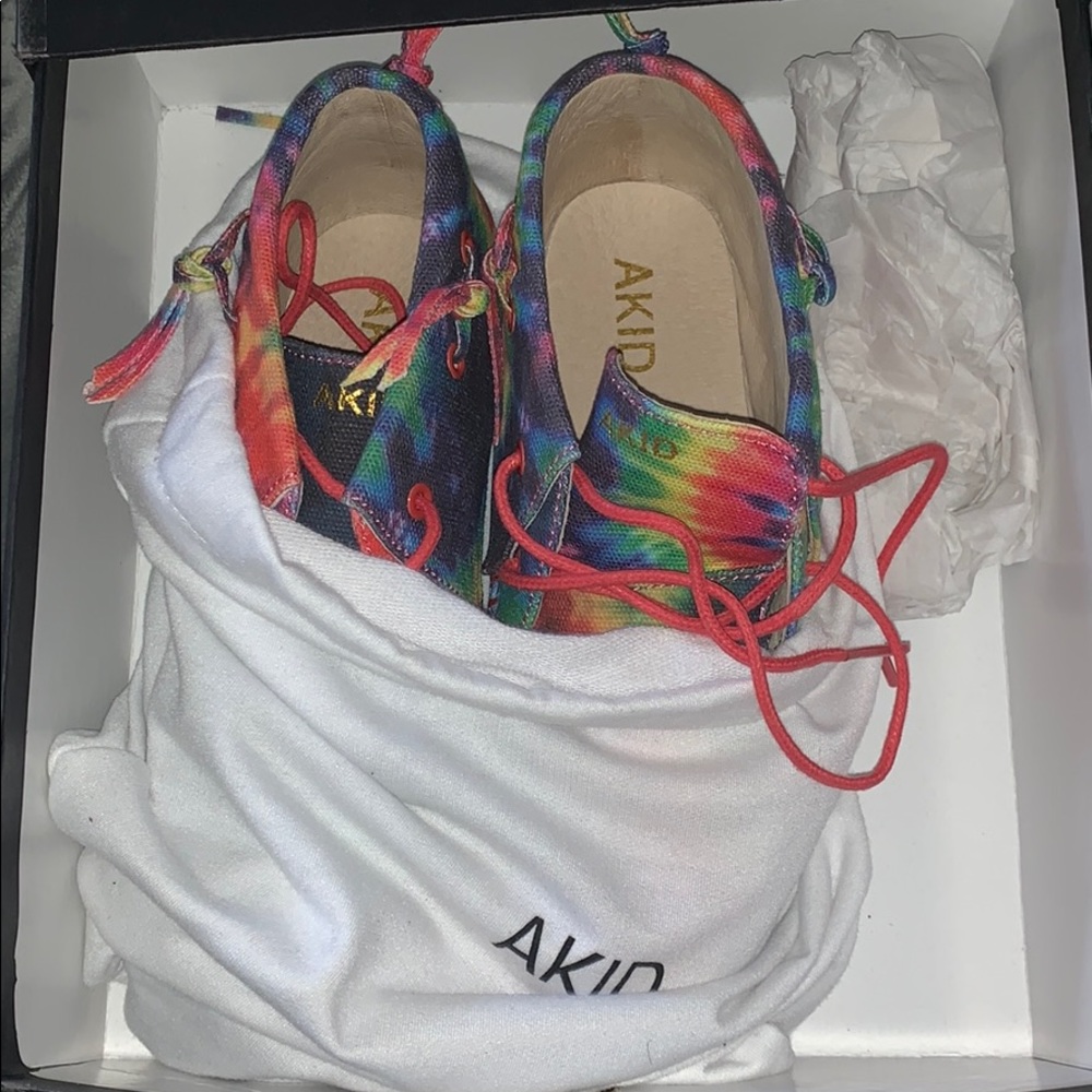 AKID Stone Rainbow Tie Dye Canvas